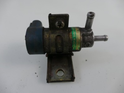 Toyota mr2 клапан вакуумa 25860-88381 фото №1