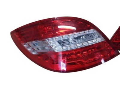 Mercedes r-klasa lift w251 лампа левая задняя led фото №1