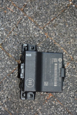 Модуль шлюз audi q3 ly9 8u0907468h фото №1