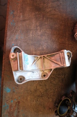 3242. кронштейн кронштейн генератора mercedes amg a1391550000 фото №1