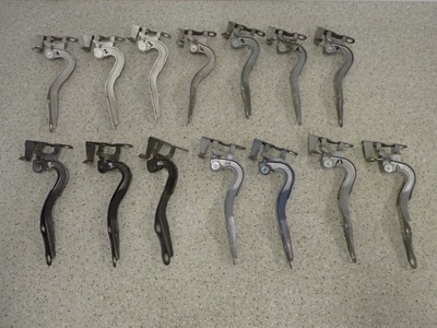 Toyota yaris ii 06-09 петля капот правий фото №1