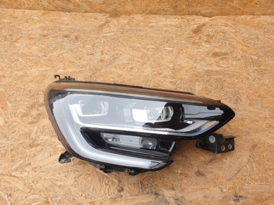 RENAULT MEGANE IV RS FARO DERECHA PARTE DELANTERA 260100932R  