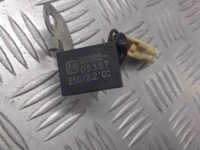 Датчик конденсатор радіо toyota auris i 1.6 90980-05357 фото №1