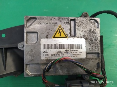 TRANSFORMATORIUS XENON + LAIKIKLIS TVIRTINIMAS DEŠINYSIS VOLVO V50 1307329098 30678911 