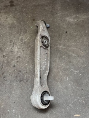 Alfa romeo stelvio важіль правий передній k2062-03 фото №1