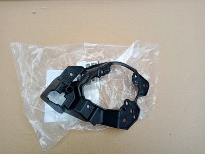 Mazda 3 праве кронштейн протитуманної фари фото №1