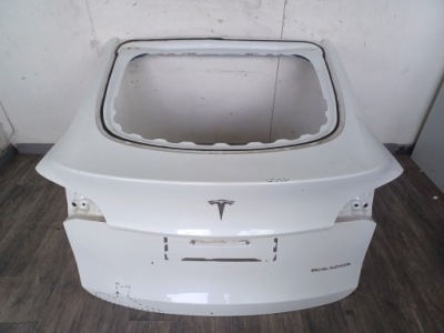 Кришка багажника задня задня ---- tesla y ---- кришка багажника ---- фото №1