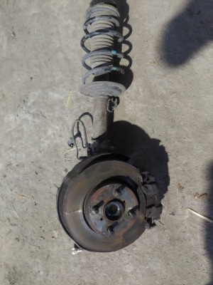 Tyoyota yaris iii поворотный кулак амортизатор правый фото №1