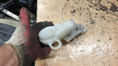 Audi a2 заливна горловина бачок омивача фото №1