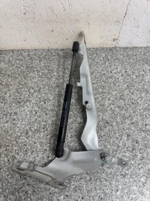 Петля капот левый volvo xc60 i 2008-2017 31385814 фото №1