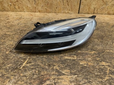 Volvo v40 lift лампа левая передняя full led 31677022 фото №1