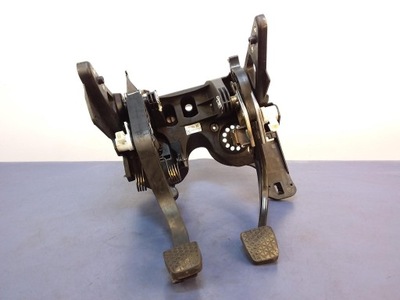 Opel astra k педали сцепления тормоза основание фото №1