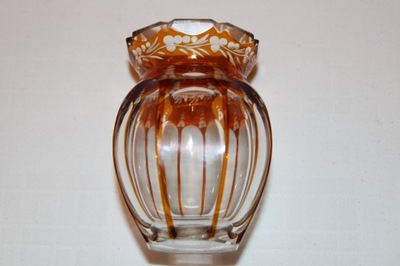 Szklany wazonik w stylu Biedermeier