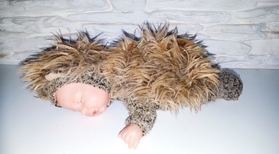 LALKA ANNE GEDDES 22cm ŚPIĄCY JEŻ