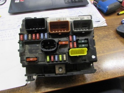 Коробка модуль bsi 8200306032a renault citroen фото №1