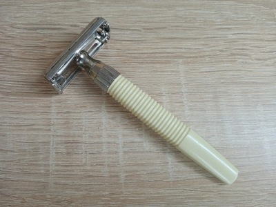 MASZYNKA DO GOLENIA_GILLETTE_SLIM TWIST_MADE IN UK