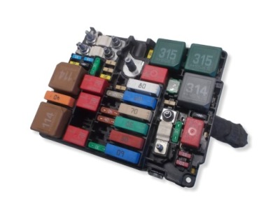 Коробка запобіжників citroen оригінальний номер 9804848580 фото №1