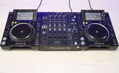 2 x Pioneer CDJ 2000 Nexus 2 DJM 900 Nexus 2