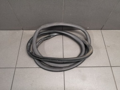 Прокладка двері лівий задня audi a4 b6 8e5833721b фото №1