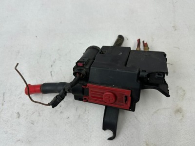 Audi a4 b9 розподільник струму 8w0941823 фото №1