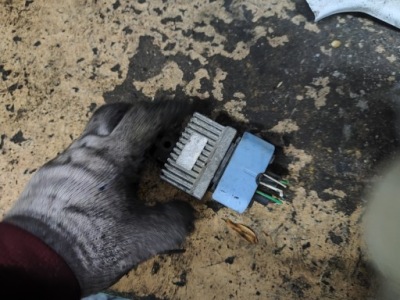 Peugeot partner ii реле модуль блок керування фото №1