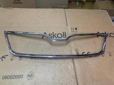 Хром решітка skoda rapid 5ja853607 фото №1