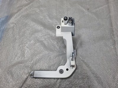 VOLVO XC40 707 LEFT MOUNTING WING 32318691  