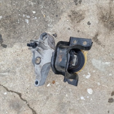 Подушка двигуна кронштейн dacia lodgy 112845638r фото №1