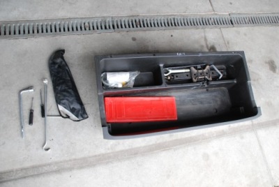 Rav4 iii 2006- бардачок багажника набор ремонтный фото №1