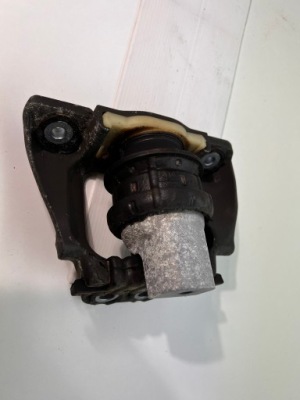 Volvo xc90 ii кронштейн подушка двигуна фото №1