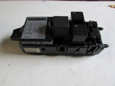 Коробка запобіжників volvo оригінальний номер 30889989 фото №1