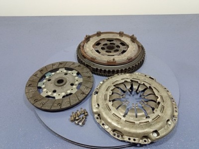 Qashqai ii j11 1.2 dig-t сцепление двухмассовый маховик комплект 302059210r фото №1