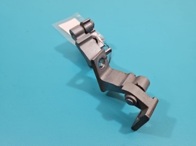 Петля двері перед правий audi a8 d4 4h фото №1