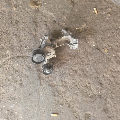 Renault clio iv кронштейн кронштейн генератора 117108063r фото №1