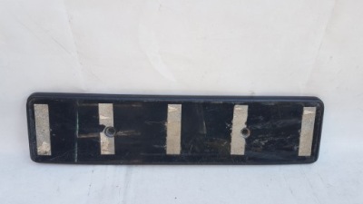 Audi rs4 8k0807285ab накладка pod номерний знак na решітка радіатора фото №1