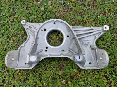 Tesla 3 кронштейн амортизатора правий перед фото №1