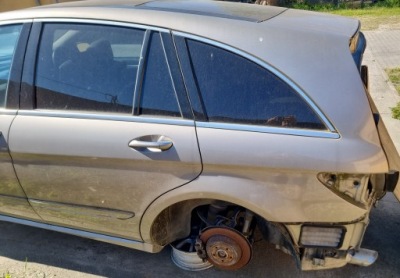 Mercedes w251 r klasa чверть крила ліва задня фото №1