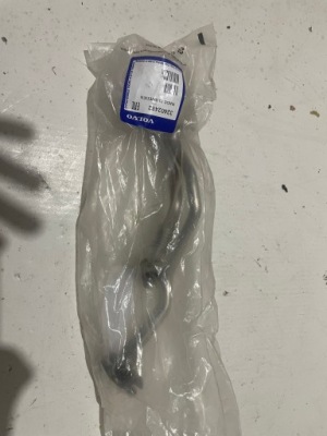 Volvo шланг трубка насоса оливи volvo s90 xc60 xc90 32402482 фото №1