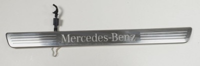 Накладка накладка порога  лівий передні  led mercedes w176 фото №1