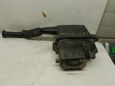 Корпус фильтра воздуха с расходомер toyota yaris фото №1