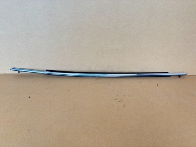 Молдинг уплотнитель перед левый mazda 3 bm 2013- фото №1