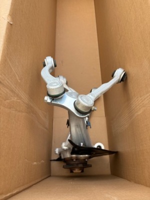 Права поворотний кулак ступиця важіль audi q7 q8 4m0407242j фото №1