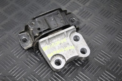 Кронштейн подушка двигателя jeep renegade 00520646100 фото №1