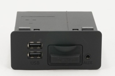 Разъём port usb mazda 3 bhp1-669u0 фото №1