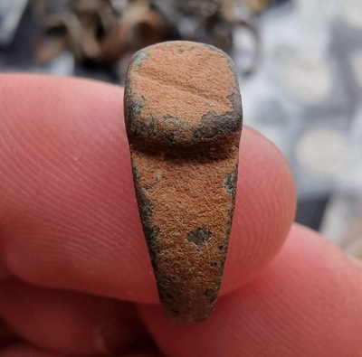 NumisMATI 442 Starożytny pierścień z brązu