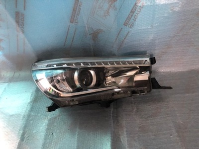 Фара правий toyota hilux viii led фото №1