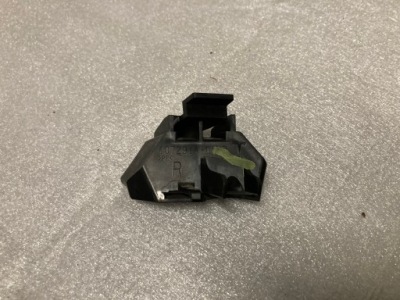 Кронштейн противотуманной фары правое tesla s 1072914-00-b фото №1