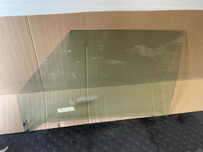 Скло бічна ліва do mercedes r107 фото №1