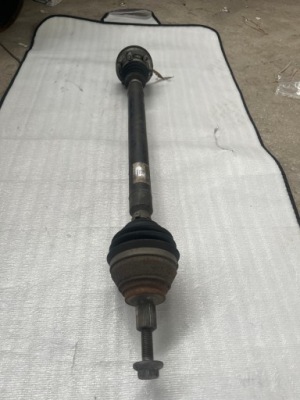 Привідний вал правий 5k0407272c audi skoda seat vw golf vii фото №1