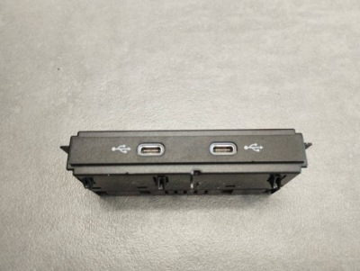 Audi q4 e-tron подвійний роз'єм usb 89a035736 фото №1